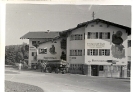 Haus Rixner, Schuhgeschäft Tischl, Zigarrenhaus und Bezirkssparkasse in Bad Wiessee, historische Fotografie, um 1938