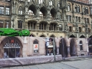 Photographie d'une photographie : affiche devant le chantier de construction, Marienplatz - l'hôtel de ville de Munich, 08.01.2013