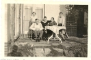Familienfoto auf der Terrasse, Historische Fotografie - Eine Kindheit in Deutschland, September 1938