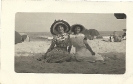 Zwei Frauen  an der Beach Heaven, New York - Historische Fotografie als Postkarte konzipiert, 1912