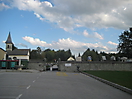 Gemeindefriedhof, Radovljica Slovenien - Parkplatz und Friedhofsmauer